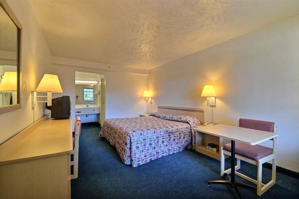 Days Inn By Wyndham Indianapolis South エクステリア 写真